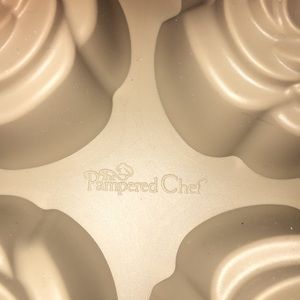 Pampered Chef Kitchen - Pampered Chef Flowered Silicon Mold Pampered Chef Kitchen - Pampered Chef Flowered Silicon Mold